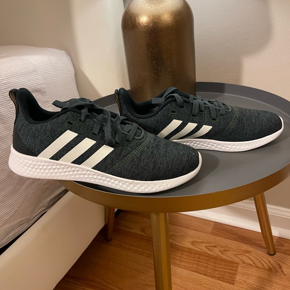 NEW !! ⭐️ ADIDAS SNICKERS size 7.5